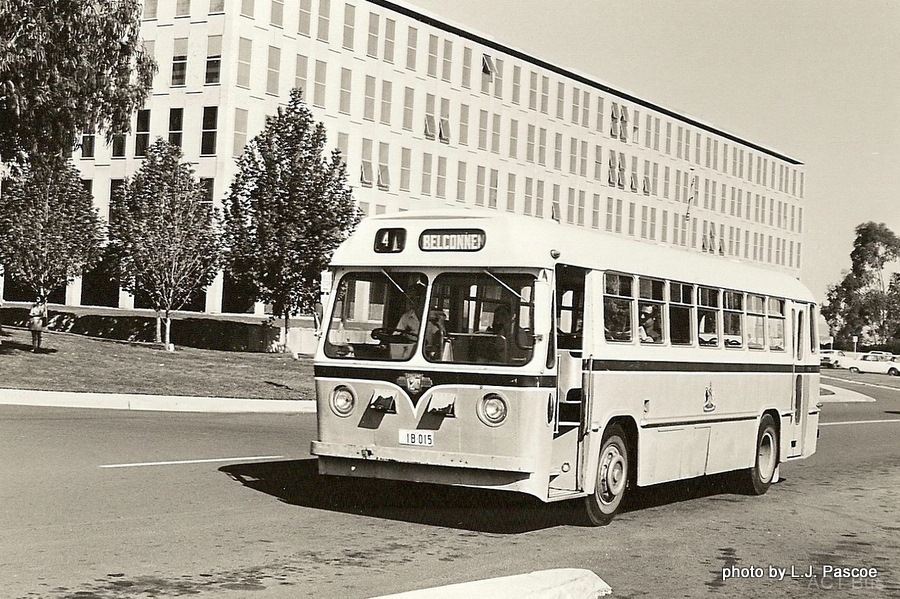Bus-015-Russell-Drive